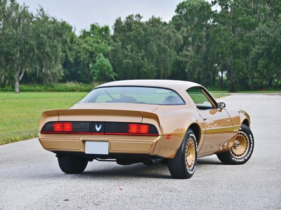  Pontiac Firebird Formula 1981 года  (фото 2 из 3)